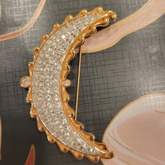 Swarovski Jewelry - Beautiful Crescent Moon Brooch Pin Simple Elegant With Swarovski Crystals